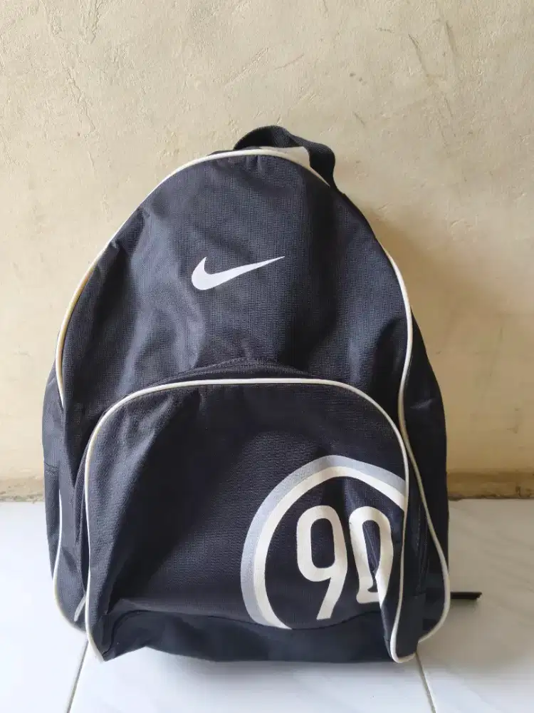 Tas /ransel NIKE Vintage Jadul ( warna hitam)