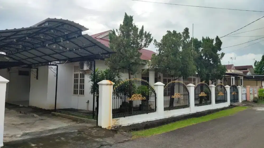 Dijual rumah 5 kamar 5 kamar mandi