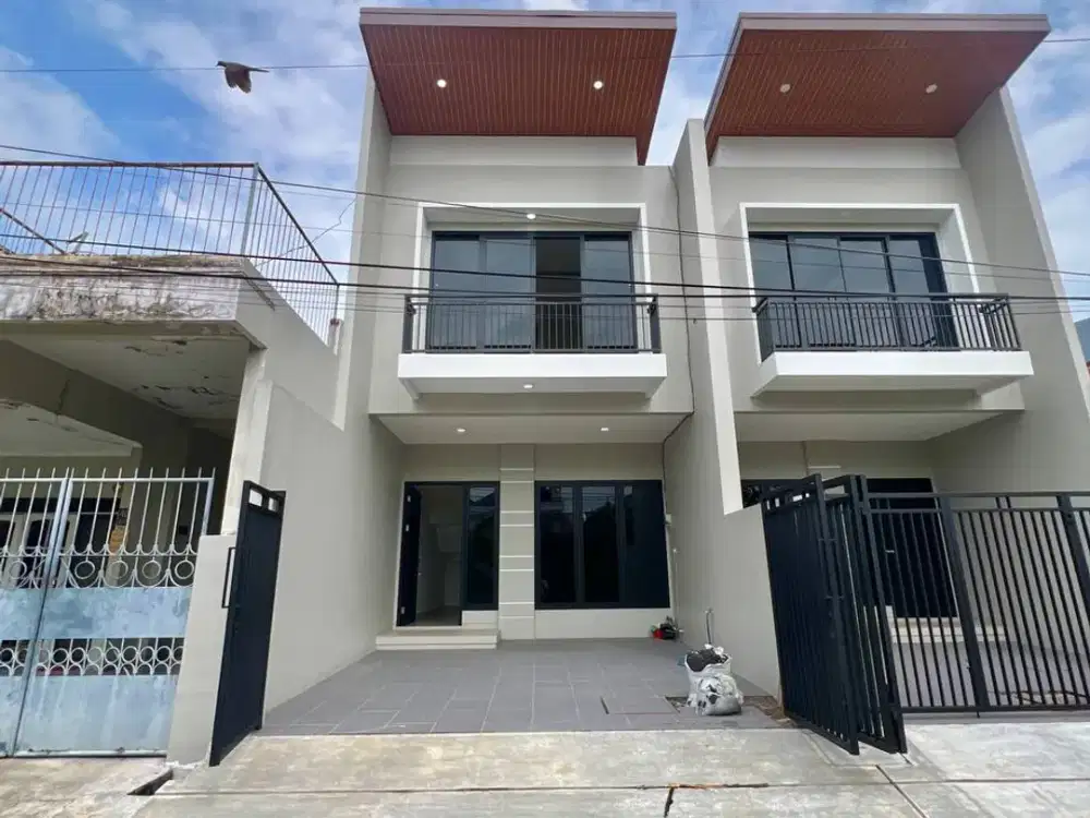 Rumah baru modern 2 lantai di Sutorejo Tengah