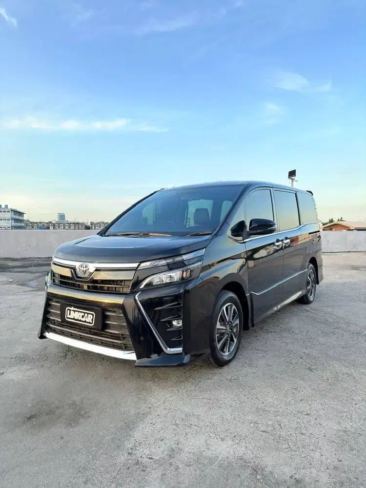Toyota Voxy 2.0 AT 2019