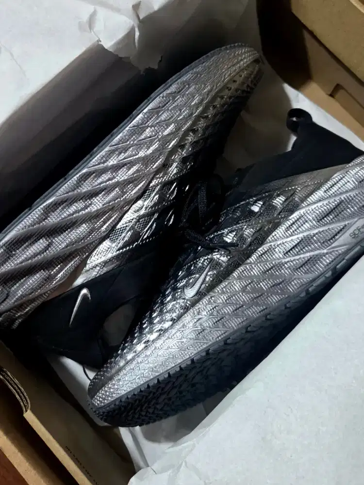 Sepatu Nike AVA Edge Black Metallic Silver Original BNIB Sneakers