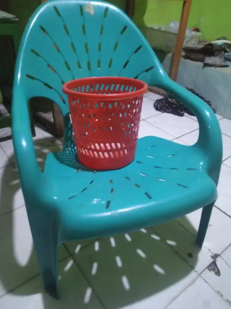Di jual bangku santai + tempat sampah