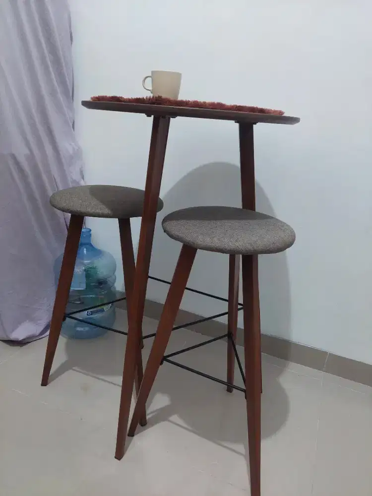 Furniture Meja makan atau Meja Bar merk Informa