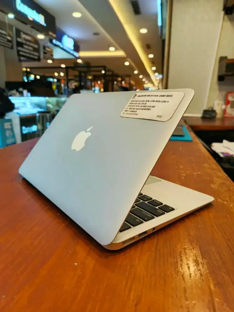 Macbook Air 11 inch Early 2015 (4/128)