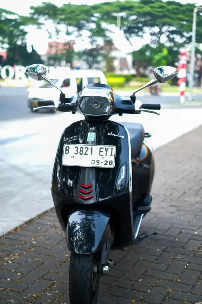 PIAGGIO VESPA SPRINT 150 IGET CARBON EDITION TERMURAH BERGARANSI MESIN