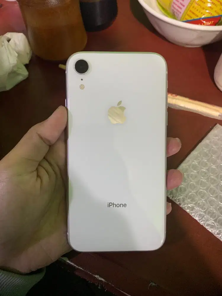 iphone Xr 64gb putih cakep