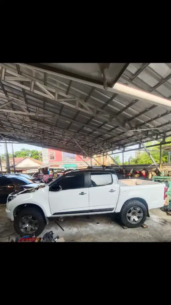 Di cari helper/mekanik mobil