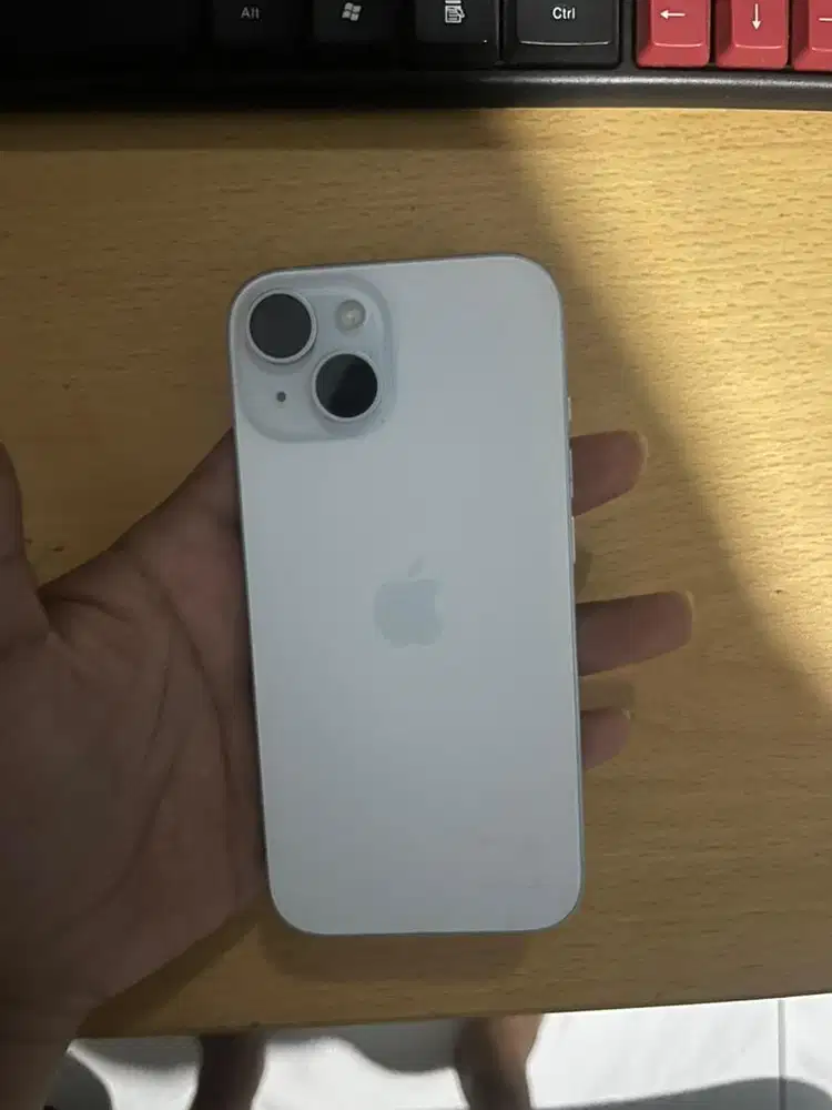 Dijual iphone 15 Warna biru