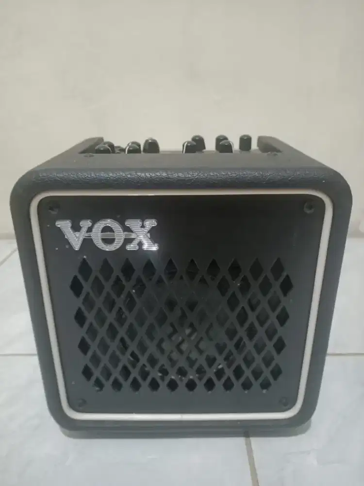 Amplifier gitar portabel merek VOX