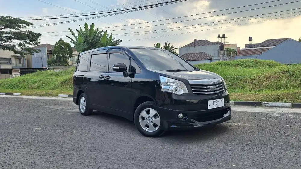 Low Km 71rban!!! Toyota Nav1 tipe V Tahun 2013 Istimewa