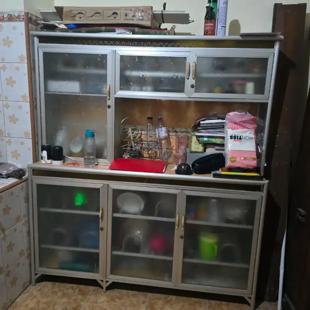 Lemari makan jumbo kondisi baik
