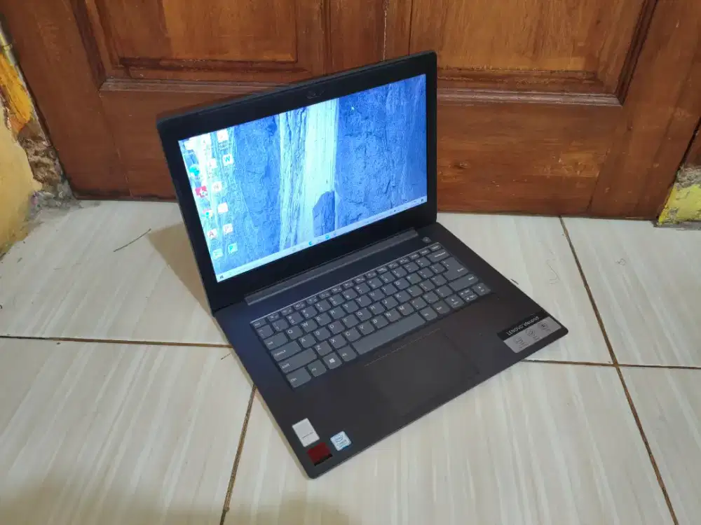Laptop Lenovo V330-14IKB core i5 gen8 Ram 8gb SSD 250gb Double VGA