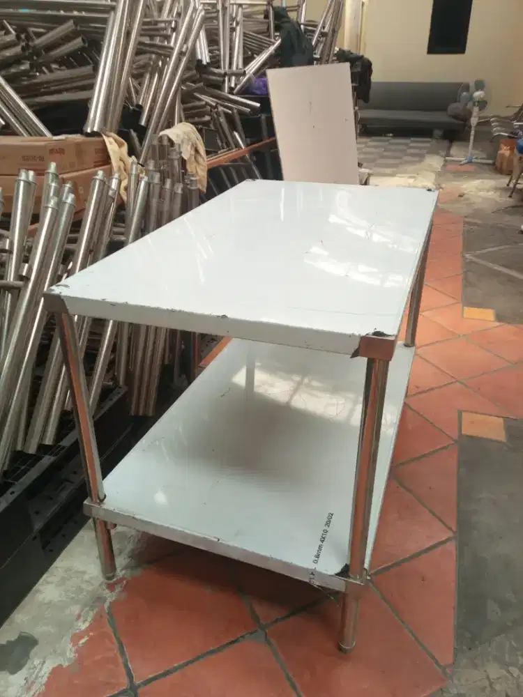 Meja 2 susun stenlis