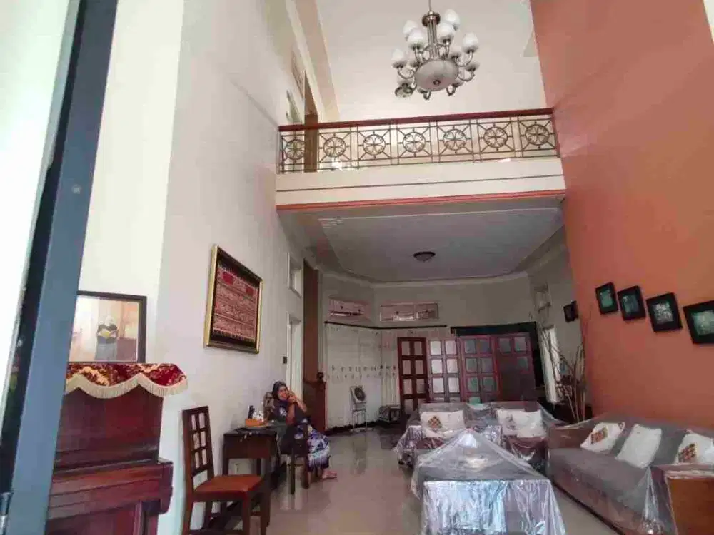 rumah mewah BU SEGERA dulu harga 3.8 m sekarang 2.5 m saja persis di perumahan elite sebrang kampus UNMUH ( UMM ) perumahan bukit cemara tujuh parkiran muat 4 mobil lebih posisi hook di jalan kembar
