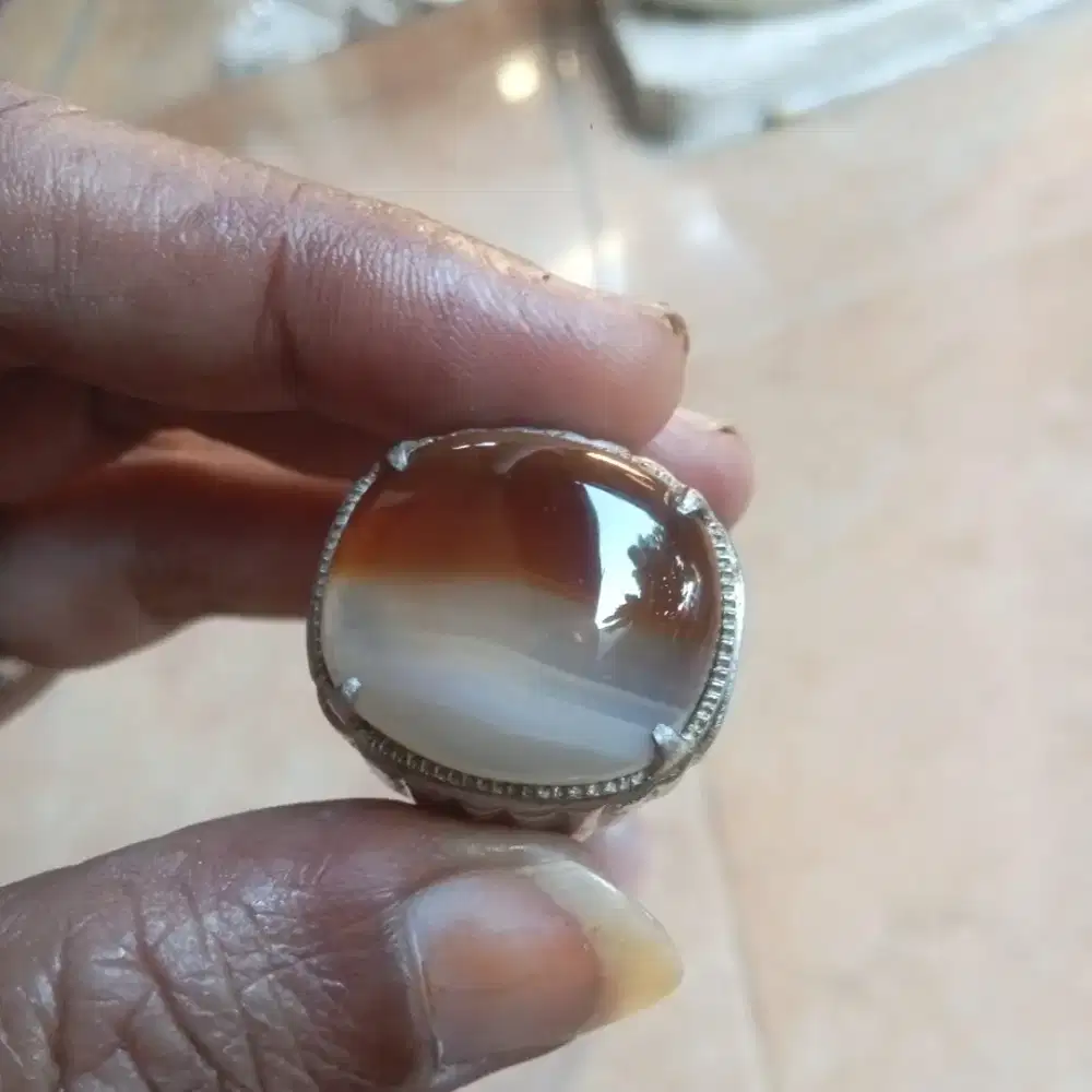 Batu Merah Putih Sakral
