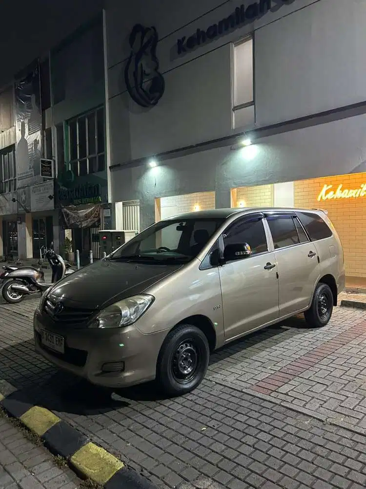 Toyota Kijang Innova 2009 Bensin