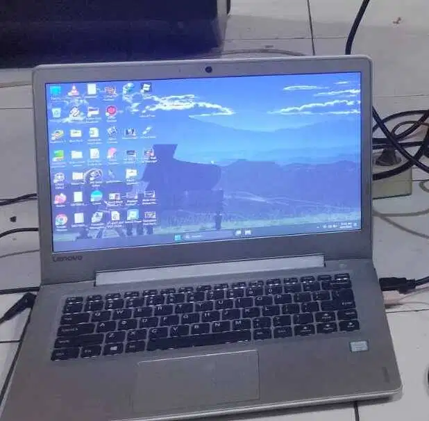 Lenovo IdeaPad 510S Core i5-6200U  8 GB SSD 256 GB  AMD Radeon R7 M460