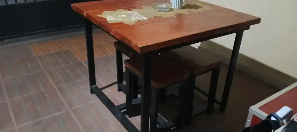 Meja kayu tebal + 4 bangku