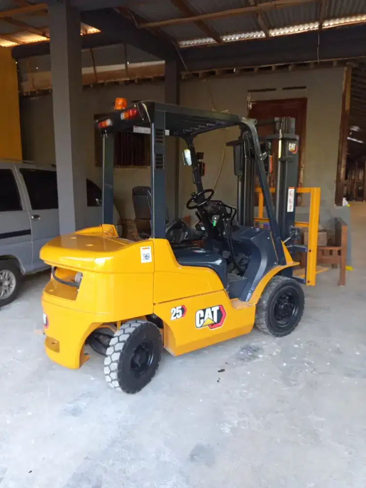 Forklift Caterpillar 2,5 Ton 2021 siap kerja