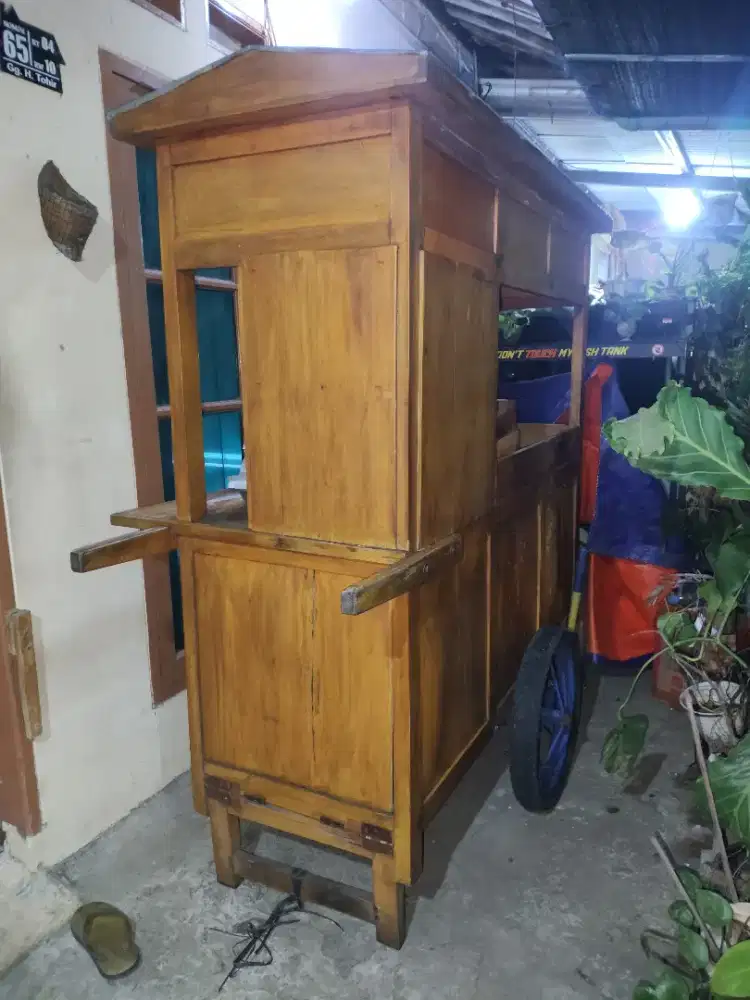 Jual Gerobak Bekas Mie Ayam/Bakso Kayu Mahoni – Mulus Siap Pakai