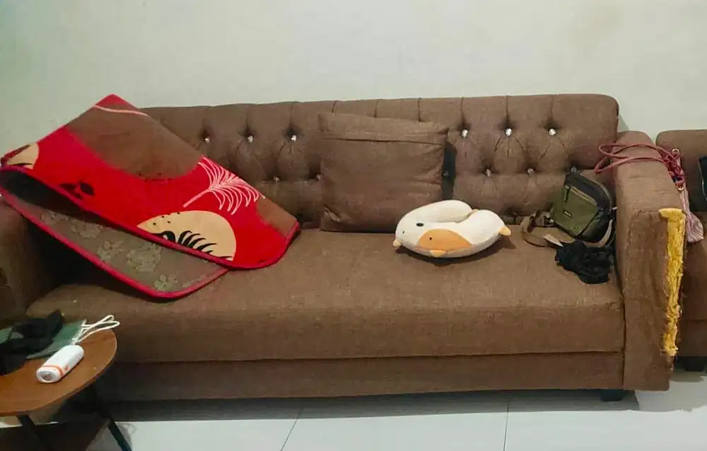 Dijual sofa ruang tamu pembelian Dekoruma + bantal 4