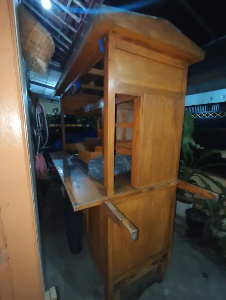 Jual Gerobak Bekas Mie Ayam/Bakso Kayu Mahoni – Mulus Siap Pakai