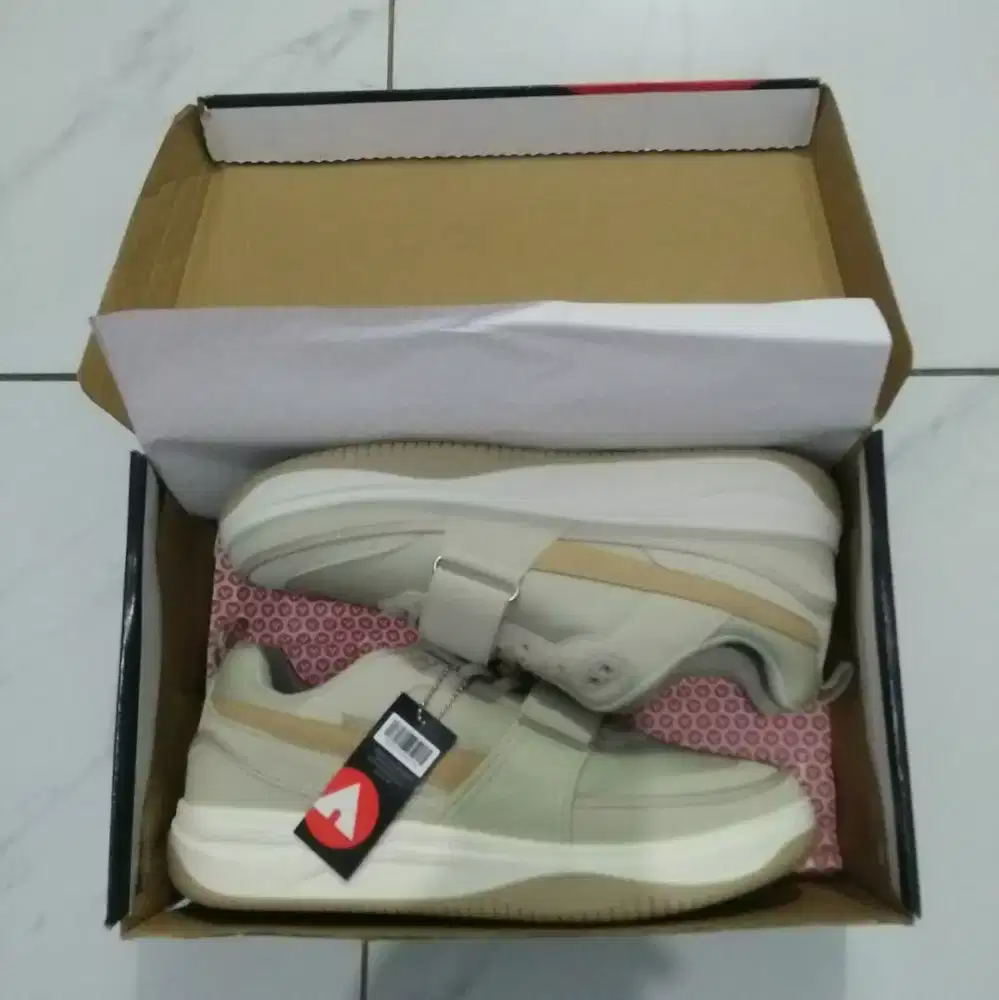 Sepatu pria size 43