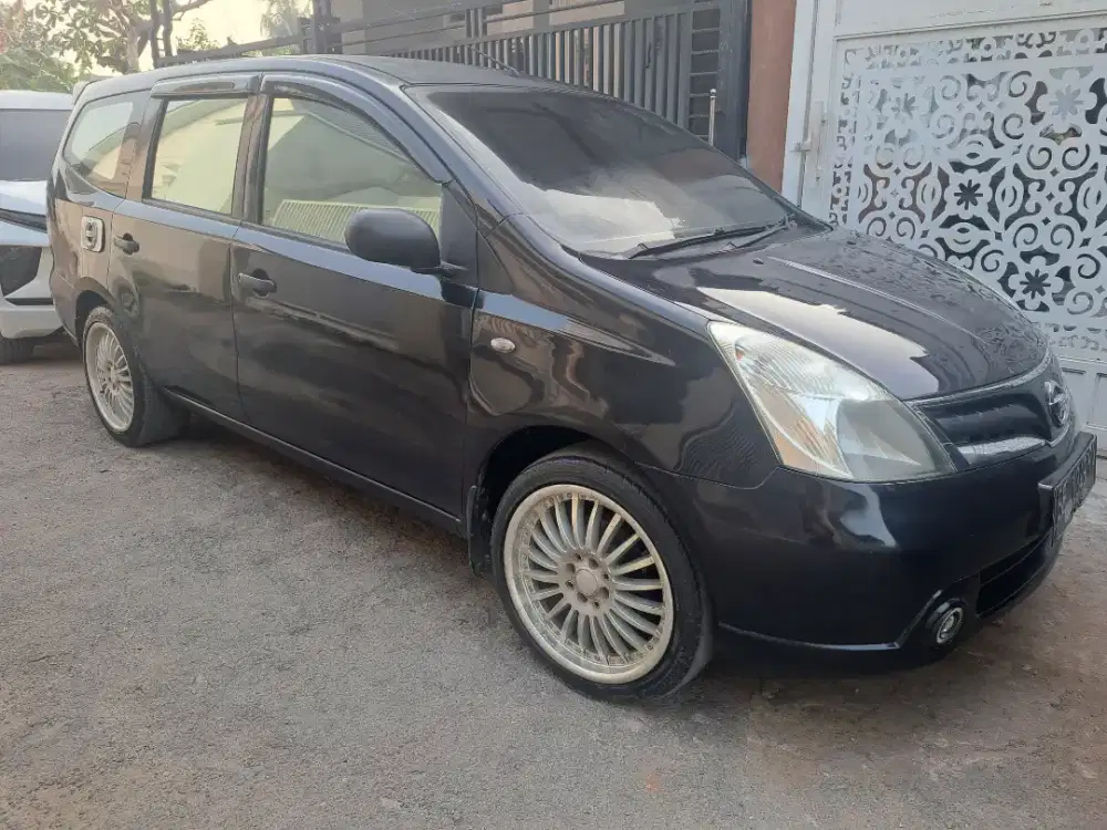Grand Livina XV 1.5 Tahun 2011