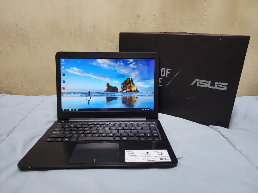 Laptop Asus E402Y Mulus Fullset 4/1tb Lancar