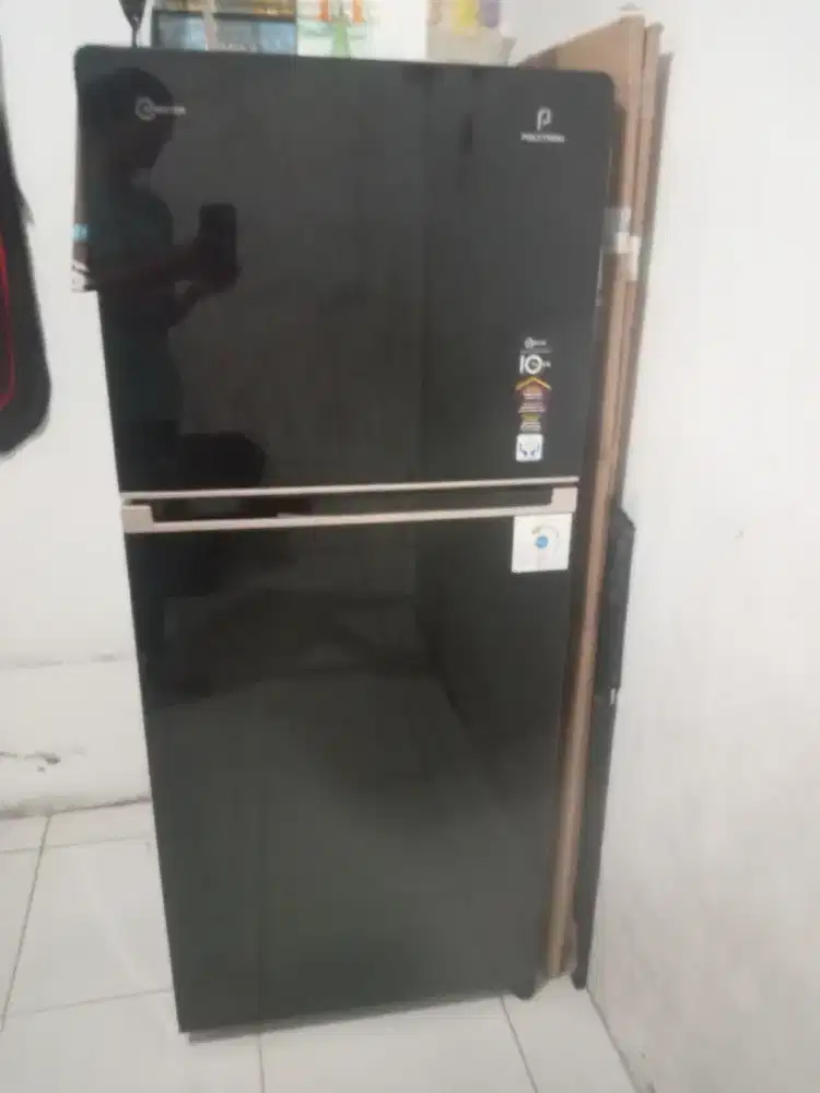 Kulkas 2 pintu merk Polytron full normal