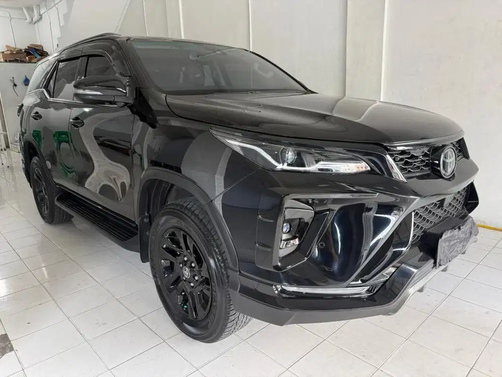 Fortuner 2.8 GR Sport TSS 2024 Hitam