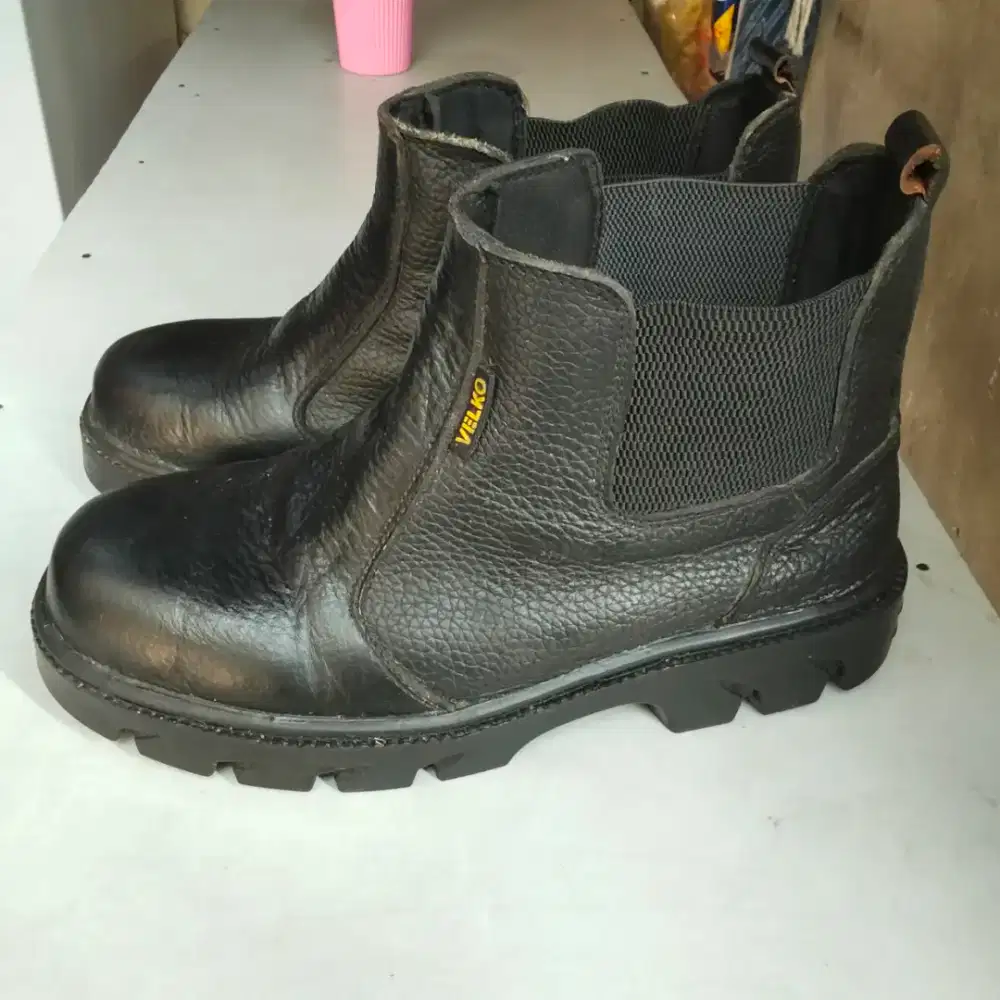dijual sepatu pantofel merk VELKO