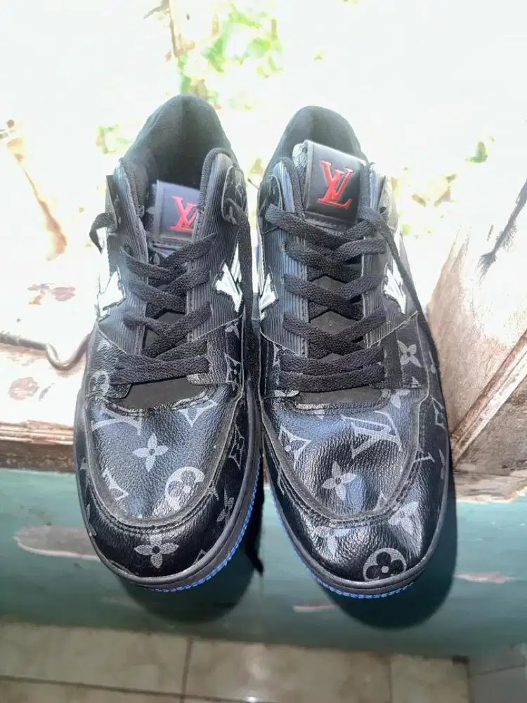sepatu lv second