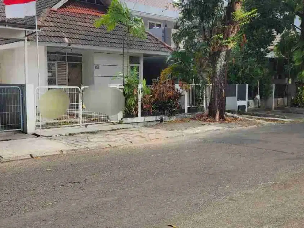 Rumah Pinggir Jalan Griya Loka BSD Cocok Untuk Usaha Strategis