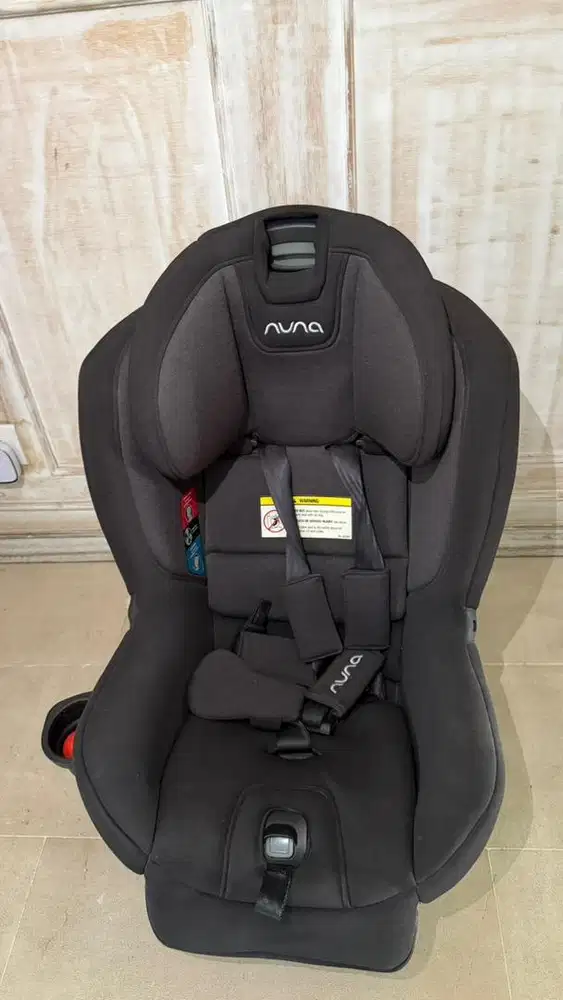 Preloved Car Seat Nuna warna Hitam