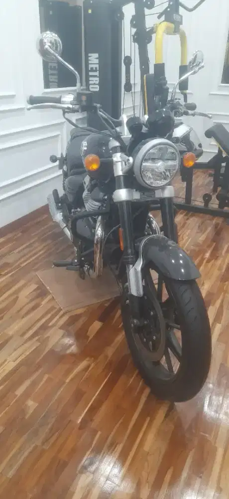 Royal Enfield Super Meteor 650 tahun 2023 Low KM