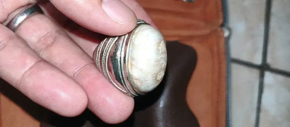 Cincin fosil kelor kristal