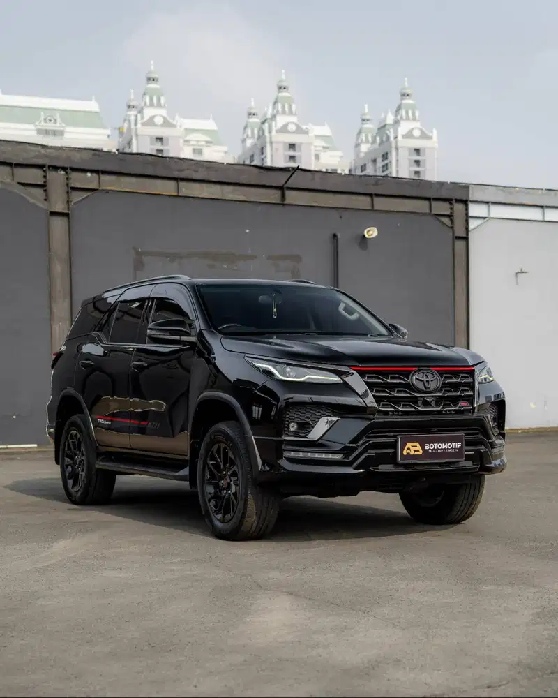 Toyota Fortuner 4x2 AT 2.4 Diesel TRD Sportivo Facelift