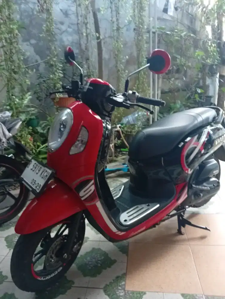 Scoopy merah hitam 2024,
