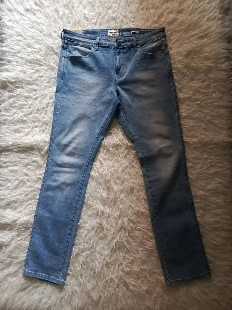 Celana Wrangler Skinny Jean Seri terbaru size 34 Original 100% new