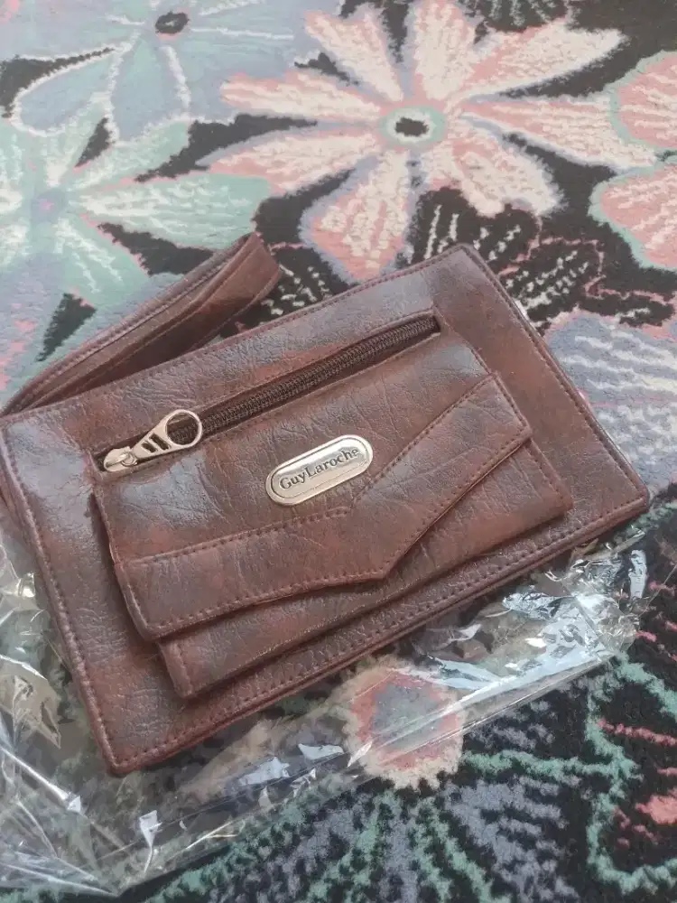 Dompet warna coklat motif