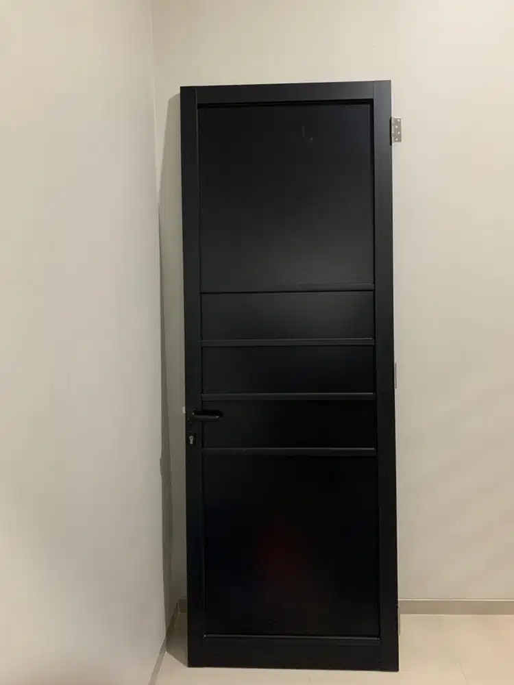 Daun pintu aluminium baru