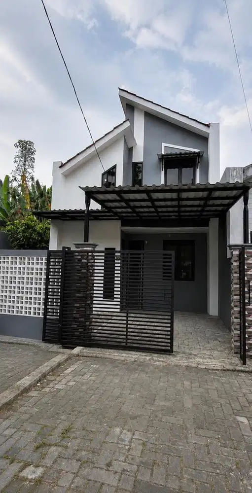 DISEWAKAN RUMAH HOOK 2 Lantai