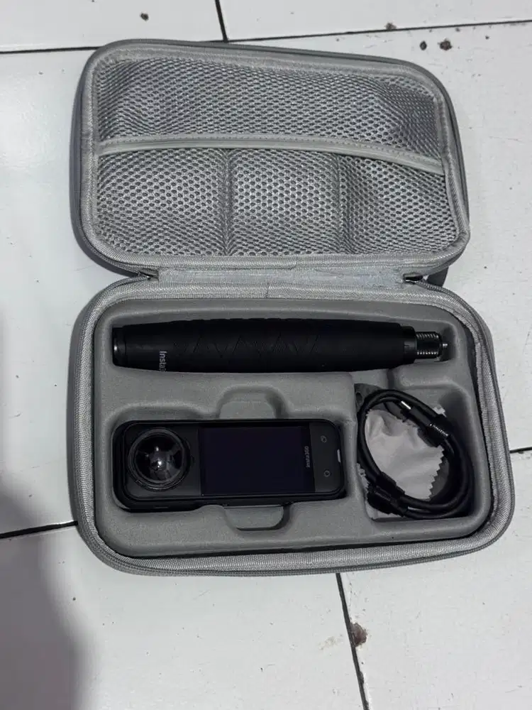 Kamera Insta 360 X5