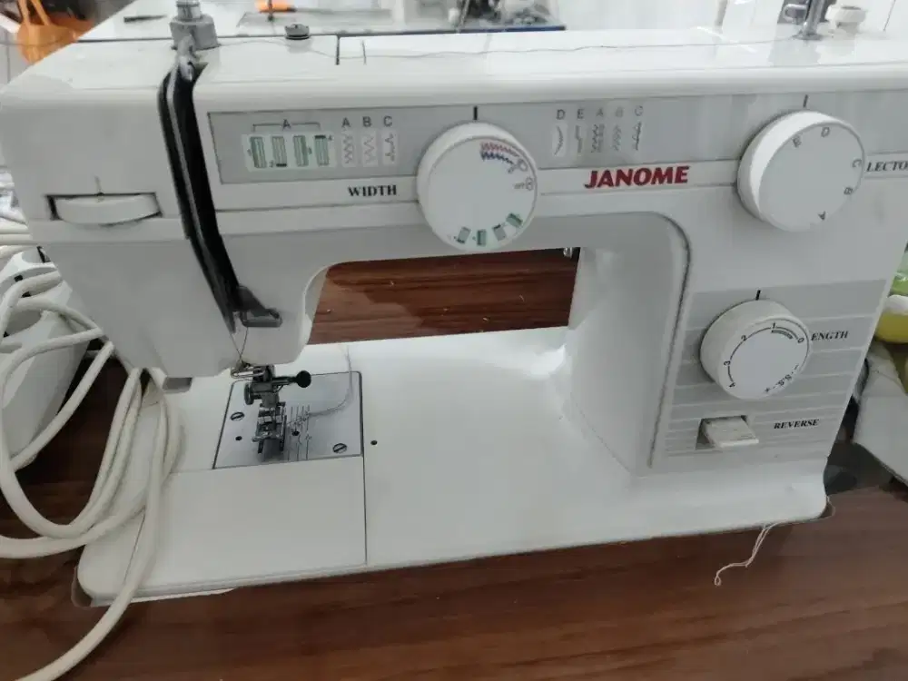 Mesin jahit janome 7220