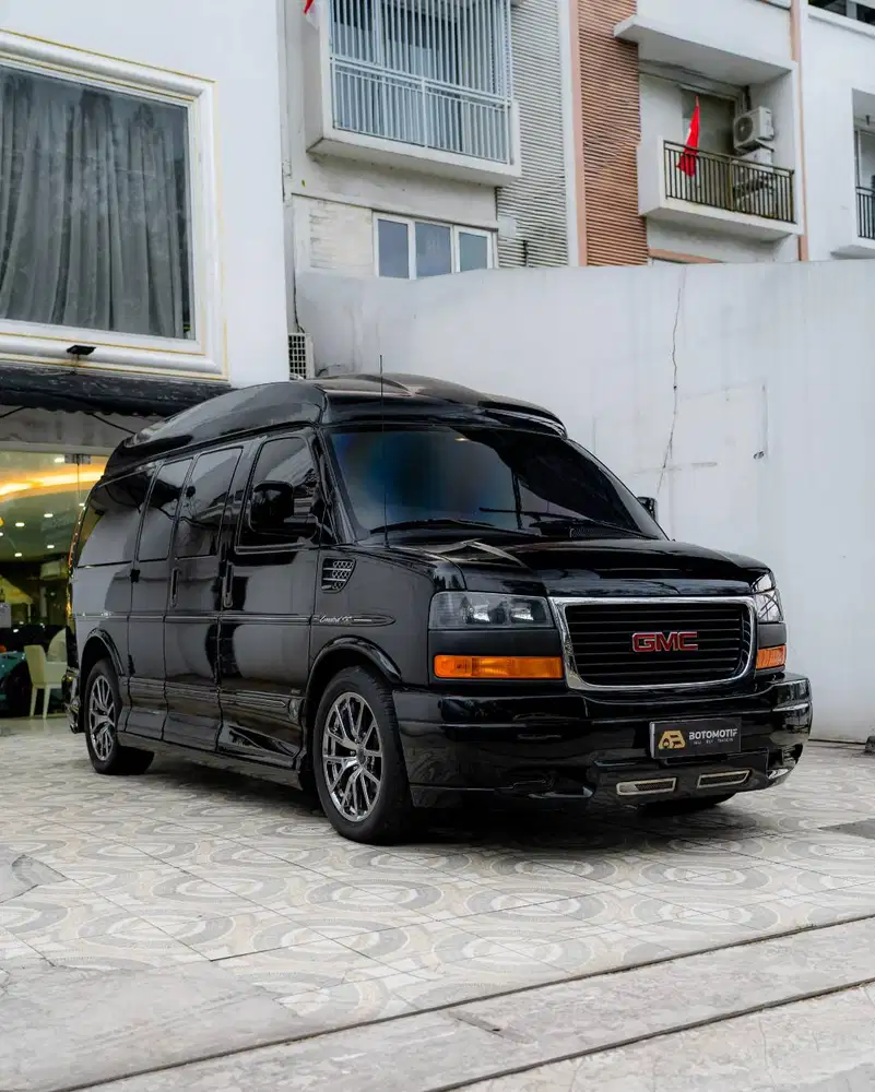 Chevrolet Express 5.3 AWD Limited SE by Explorer Van Co.