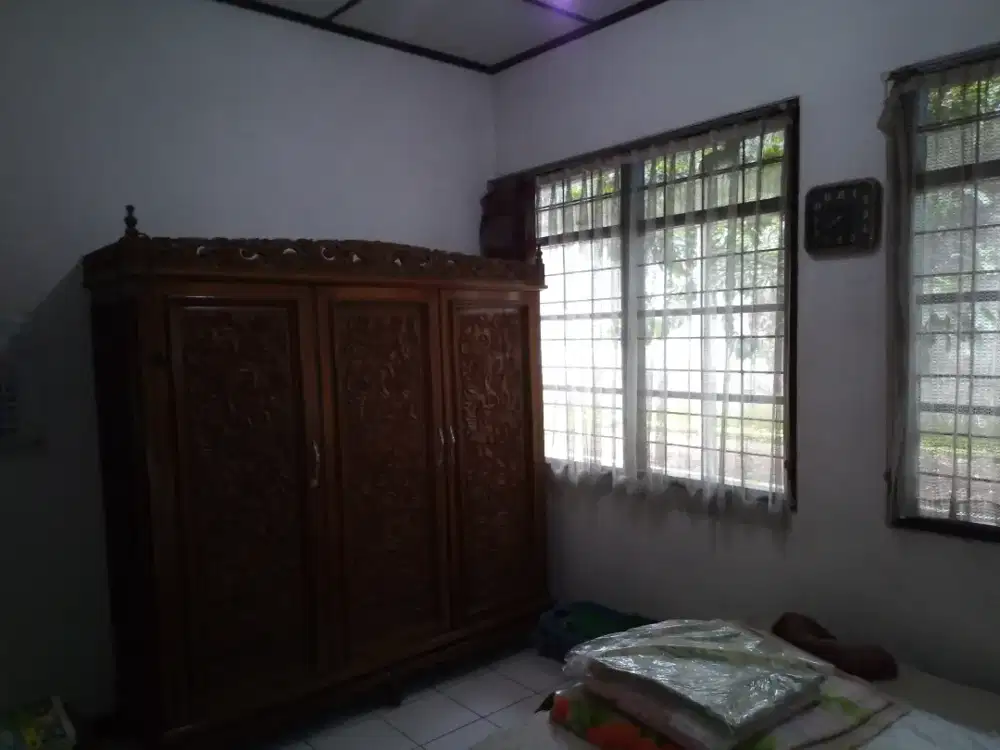 Dijual cepat murah nego lemari antik ukir jati Jepara 3 pintu