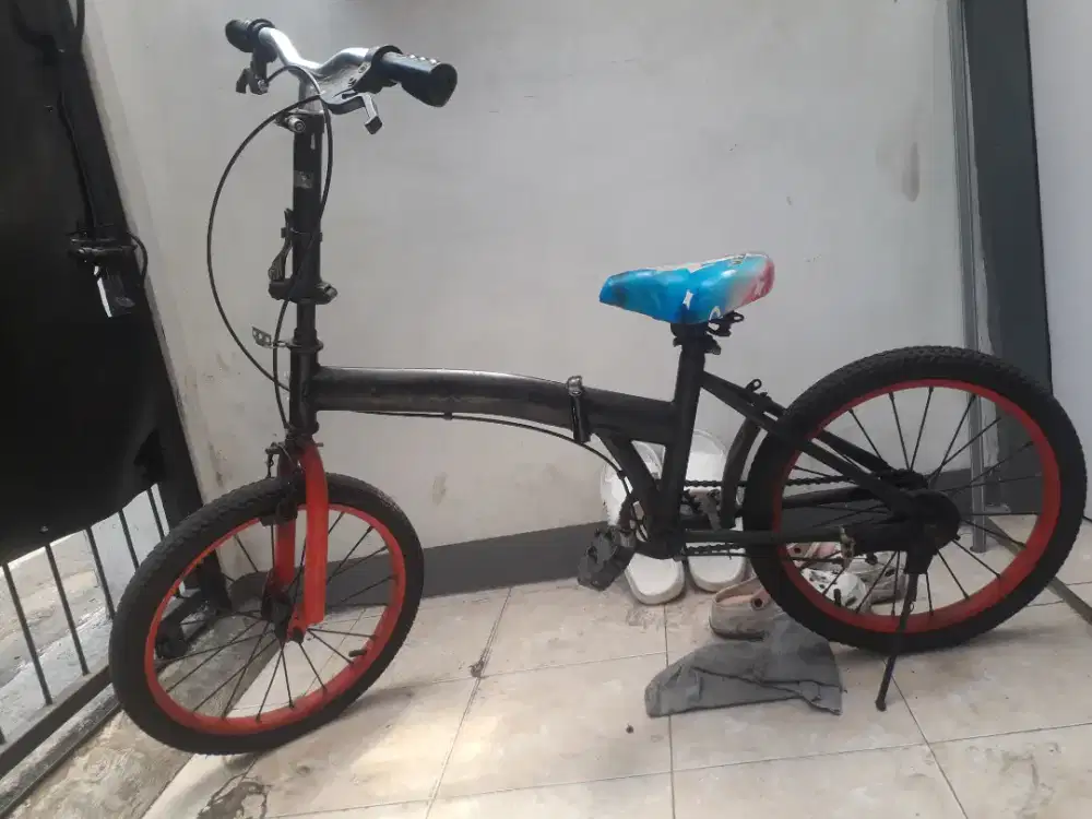 Sepeda lipat bekas anak . Jadi'in cuanlah siap pakai..