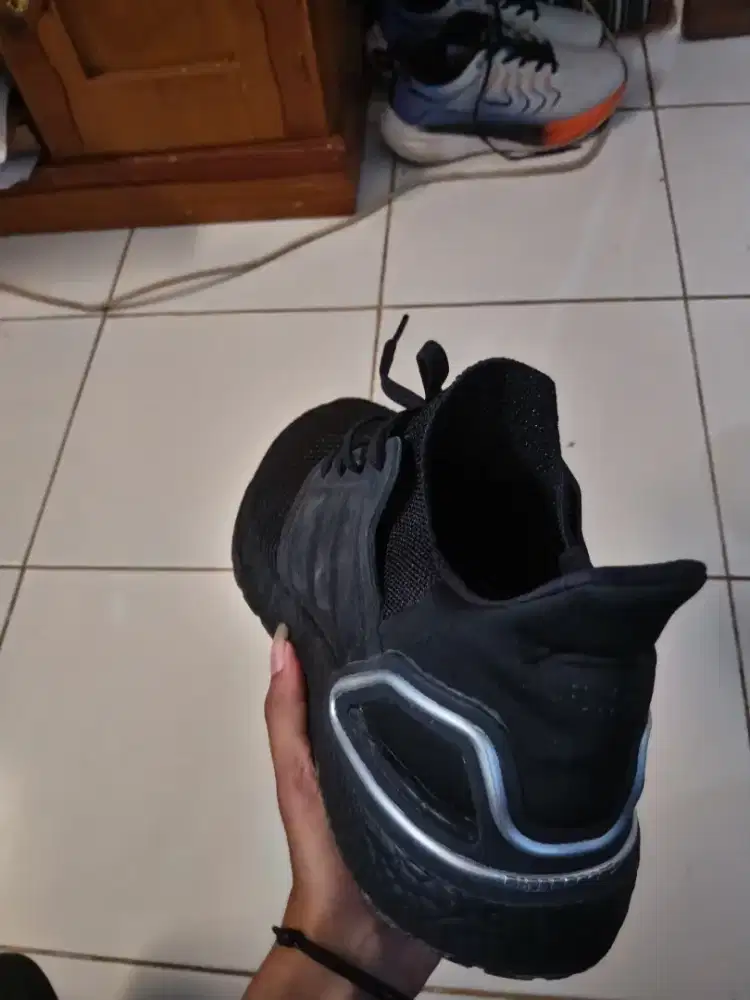 sepatu Adidas ultraboost 19