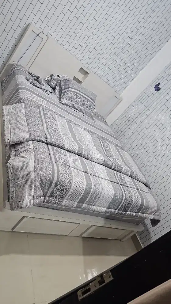 Jual cepat 1 set tempat tidur dng matras Royal continental